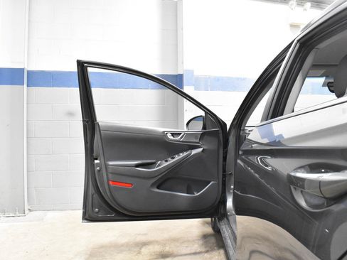 Used 2020 Hyundai Ioniq SEL image 9