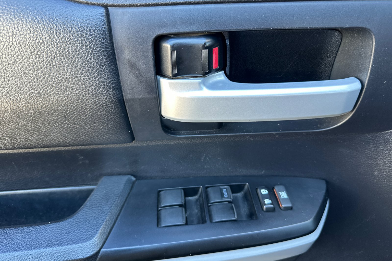 Used 2018 Toyota Tundra SR5 w/ SR5 Upgrade Package RWD image 11