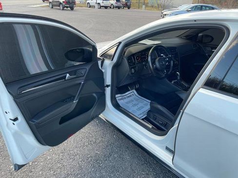 Used 2019 Volkswagen Golf R 4-Door image 12