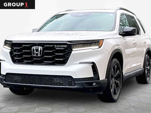 Used 2025 Honda Pilot Black Edition image 1