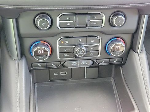 Used 2021 Chevrolet Suburban LT image 32