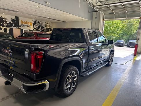 Used 2025 GMC Sierra 1500 SLT w/ SLT Premium Plus Package AWD/4WD image 4