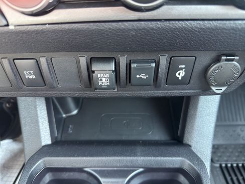 Used 2023 Toyota Tacoma TRD Sport AWD/4WD image 19