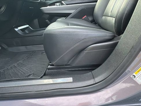 Used 2025 Cadillac Lyriq Luxury AWD/4WD image 9