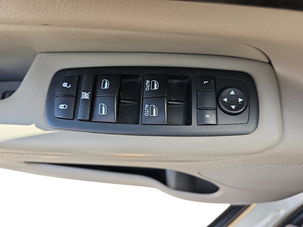 Used 2011 Jeep Grand Cherokee Laredo RWD image 28