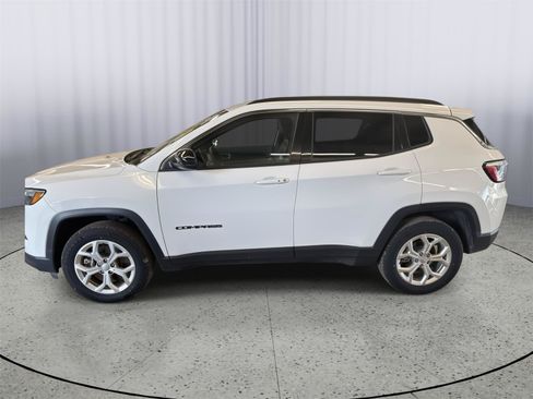 Used 2024 Jeep Compass Latitude AWD/4WD image 8