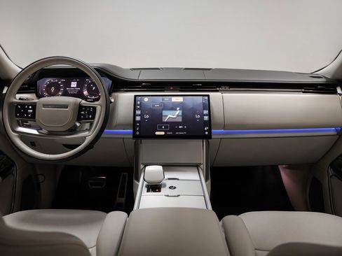 Used 2024 Land Rover Range Rover SV image 43