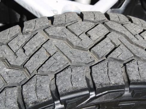 Used 2024 GMC Sierra 2500 AT4 w/ AT4 Premium Plus Package image 18