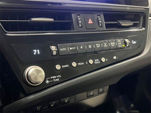 Certified 2024 Lexus ES 300h w/ Premium Package image 20