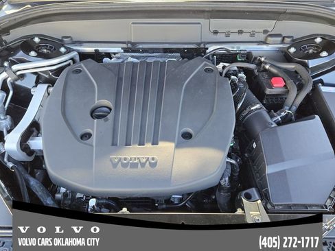 Certified 2025 Volvo XC60 B5 Core image 30