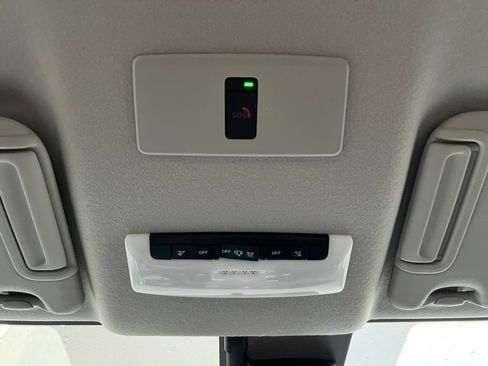 New 2025 Nissan Versa SR w/ Trunk Package image 25