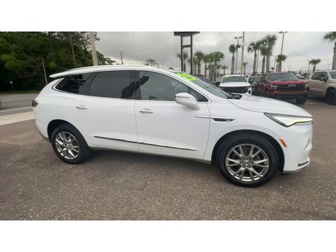 Used 2023 Buick Enclave Essence w/ Experience Buick Package FWD image 9