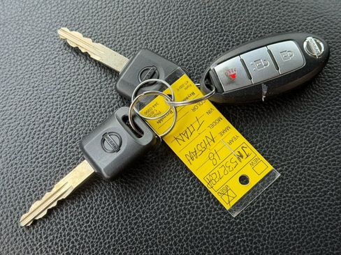 Used 2018 Nissan Titan SV w/ SV Convenience Package image 35