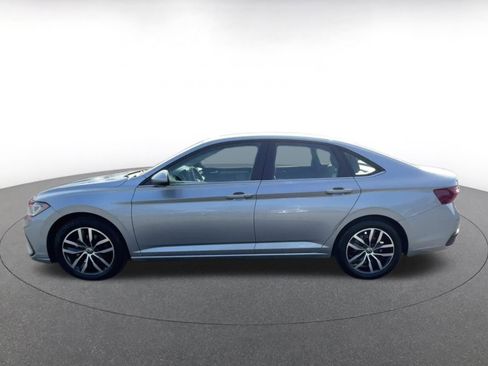 Used 2025 Volkswagen Jetta SE image 9