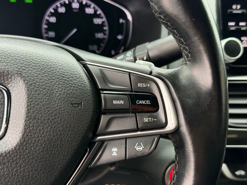 Used 2018 Honda Accord Sport image 17