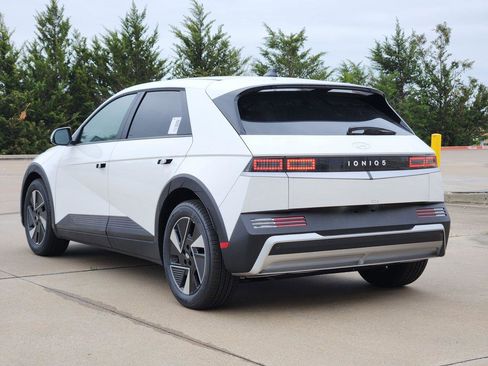 New 2026 Hyundai Ioniq 5 SEL RWD image 3