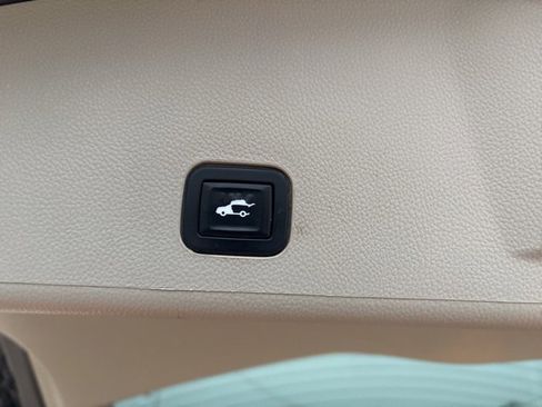 Used 2014 Cadillac SRX Luxury w/ Driver Awareness Package image 17