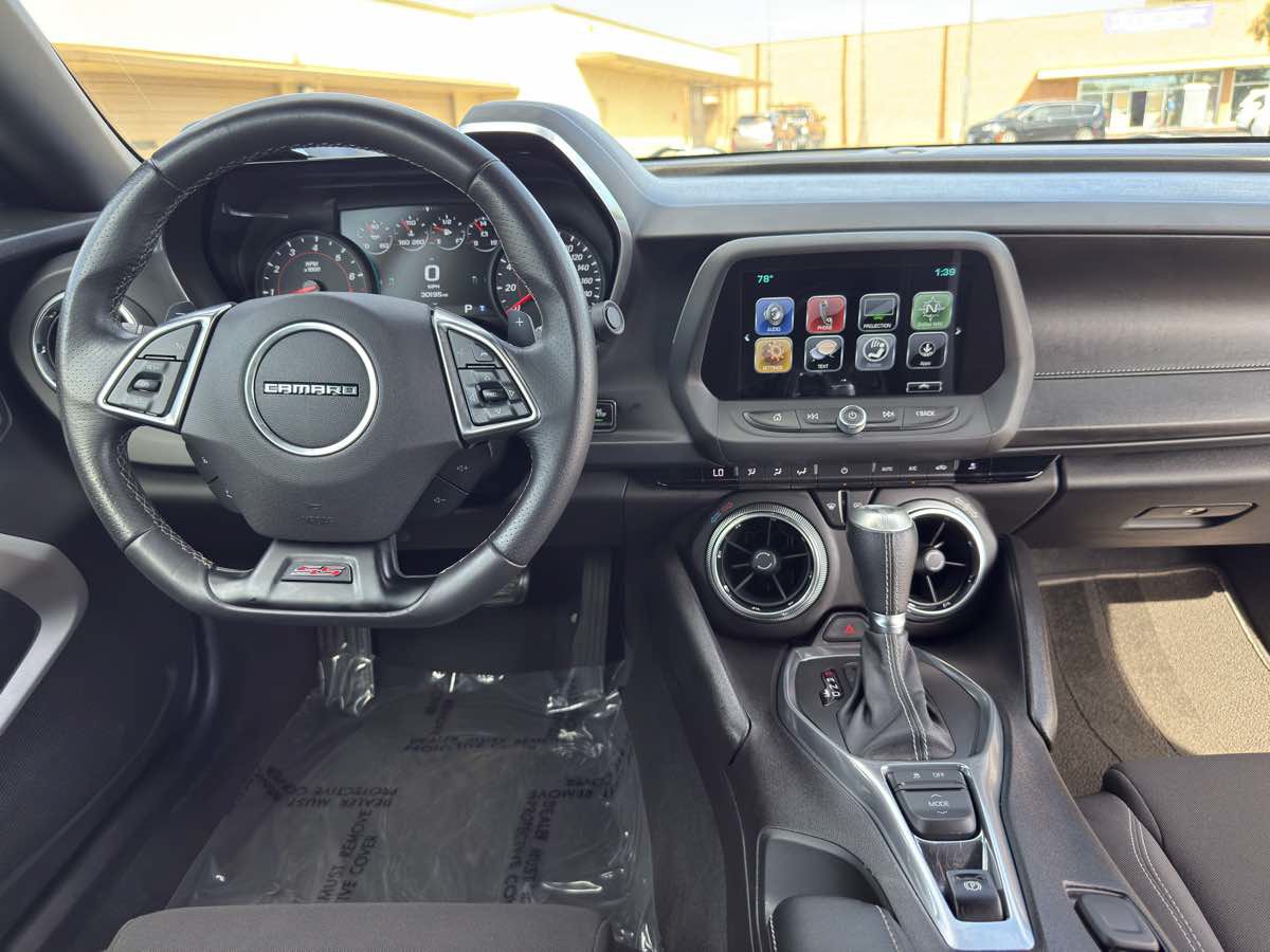 Used 2018 Chevrolet Camaro SS RWD image 17