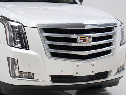Used 2016 Cadillac Escalade ESV Premium AWD/4WD image 9