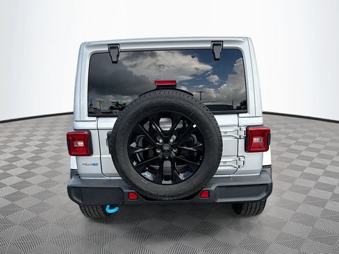 Used 2022 Jeep Wrangler Unlimited Sahara w/ Cold Weather Group AWD/4WD image 7