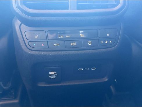 Used 2025 Honda Pilot Elite image 27