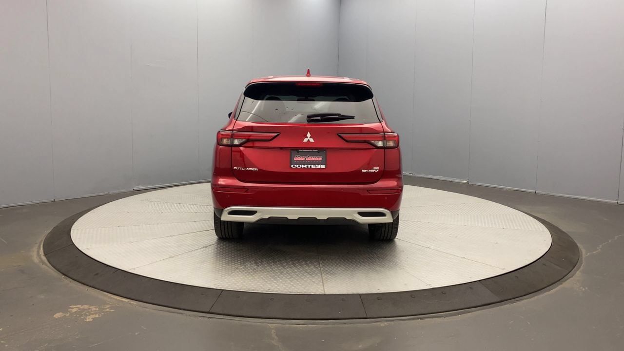 Used 2023 Mitsubishi Outlander SE AWD/4WD image 4