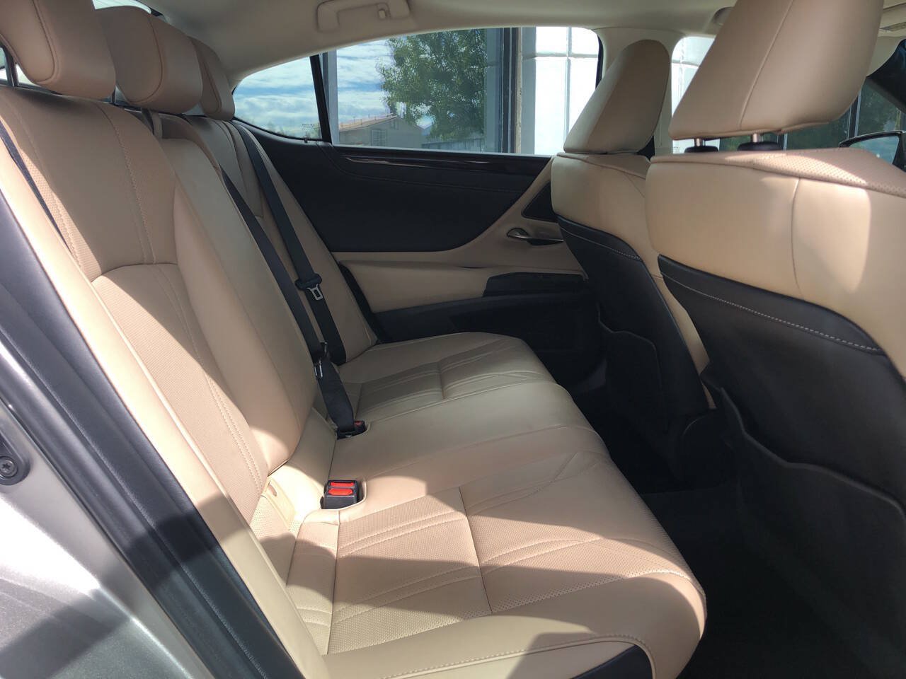 Used 2021 Lexus ES 300h w/ Accessory Package 2 FWD image 11