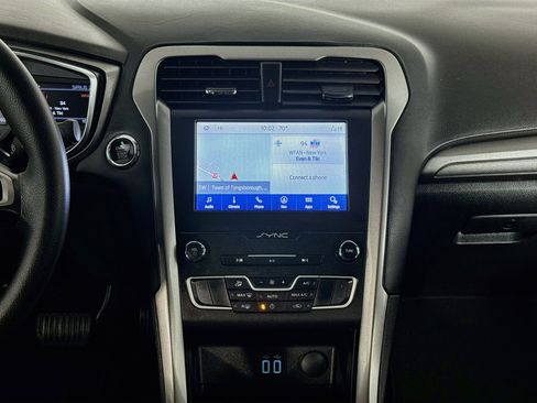 Used 2020 Ford Fusion SE FWD image 26