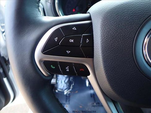 Used 2019 Jeep Grand Cherokee Overland image 17