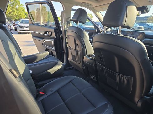 Used 2024 Kia Telluride EX w/ EX Captain's Chair Package FWD image 12