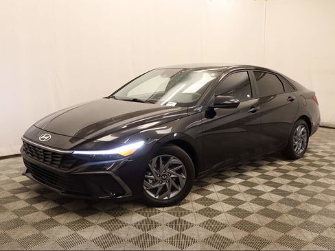 Used 2024 Hyundai Elantra SEL image 1