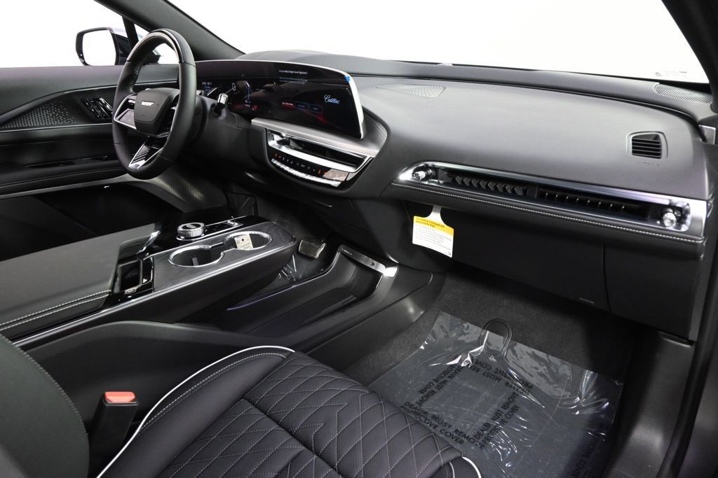 New 2026 Cadillac Lyriq V w/ LPO, Onyx Lite Package AWD/4WD image 15