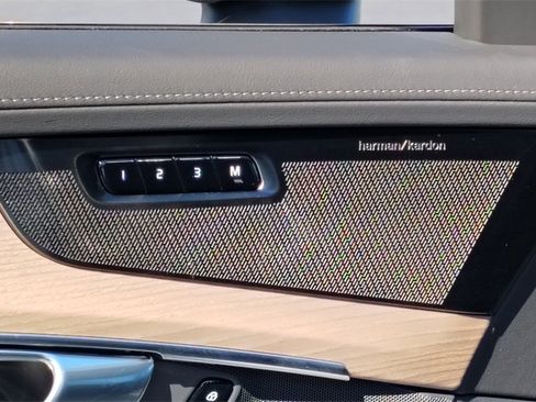 New 2026 Volvo XC90 B6 Plus w/ Protection Package image 9