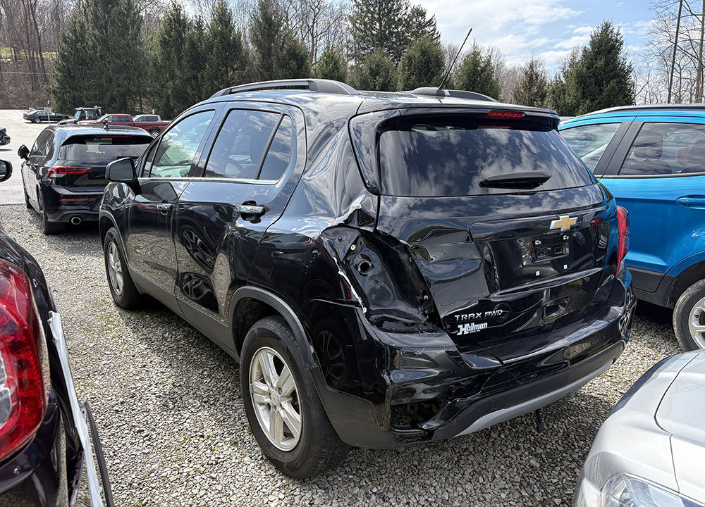 Used 2020 Chevrolet Trax LT w/ LT Convenience Package AWD/4WD image 2