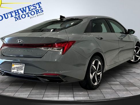 Used 2023 Hyundai Elantra Limited FWD image 7