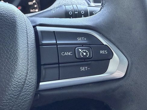 Used 2023 Jeep Compass Latitude AWD/4WD image 30