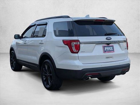 Used 2017 Ford Explorer XLT w/ Equipment Group 202A AWD/4WD image 8
