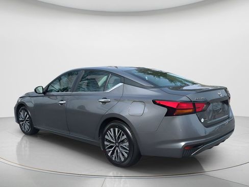 Used 2024 Nissan Altima 2.5 SV image 7