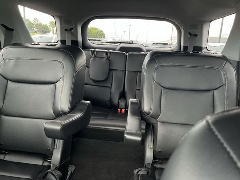 Used 2023 Ford Explorer Limited w/ Equipment Group 301A AWD/4WD image 22