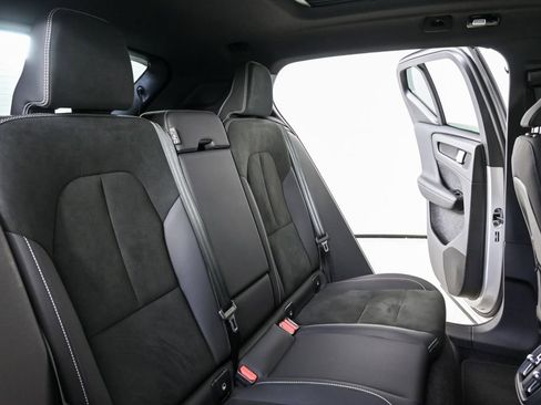 Certified 2025 Volvo XC40 B5 Plus image 23