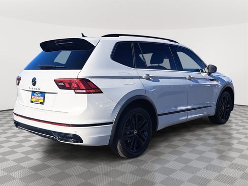 Used 2022 Volkswagen Tiguan SE R-Line image 5