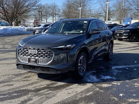 Used 2025 Audi Q5 Premium w/ Convenience Package image 8