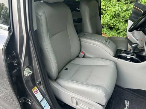 Used 2015 Toyota Highlander Limited Platinum AWD/4WD image 27