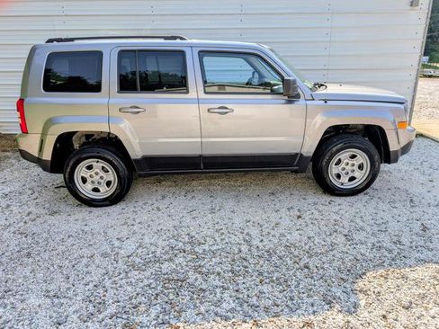 Used 2016 Jeep Patriot Sport w/ Power Value Group AWD/4WD image 2