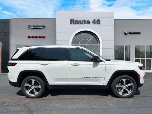 Used 2023 Jeep Grand Cherokee 4WD 4xe w/ Luxury Tech Group II image 6