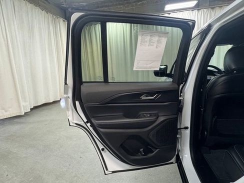 Used 2025 Jeep Grand Cherokee Altitude AWD/4WD image 29