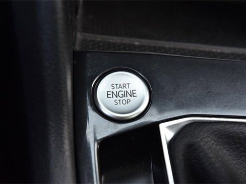 Certified 2024 Volkswagen Tiguan SE image 17