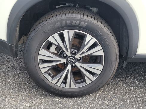 Used 2023 Nissan Rogue SV FWD image 9