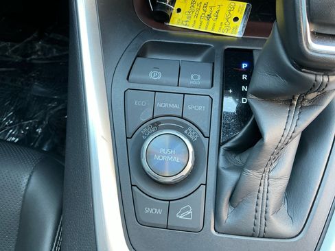 Used 2025 Toyota RAV4 Limited w/ Advanced Technology Package AWD/4WD image 31