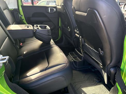 Used 2025 Jeep Wrangler Unlimited Rubicon image 32